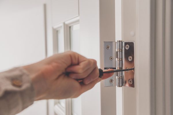 Hinge Repair in Bella Vista
