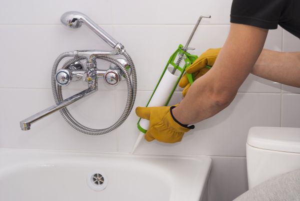 Bathtub Caulking in Bella Vista